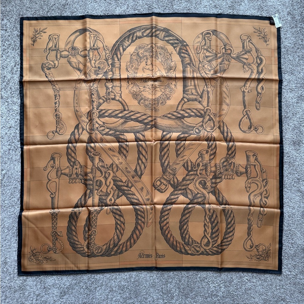 Hermes Scarf 90 CARRE DOUBLE FACE
DELLA
CAVALLERIA FINE
HG/MARRON/BEI GE/CARAM - Picture 3 of 8
